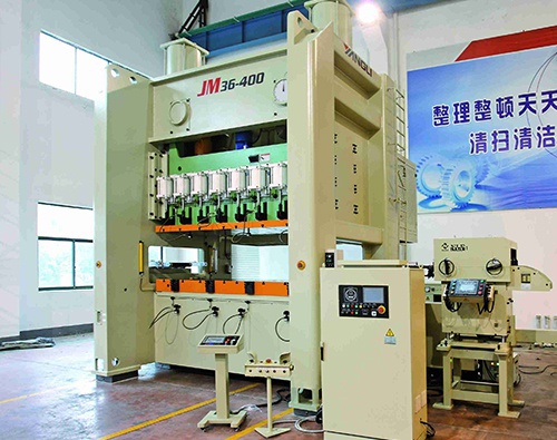 SP1系列龍門單點高精度、高性能壓力機(jī) SP1系列龍門單點高精度、高性能壓力機(jī) 了解產(chǎn)品 SP2系列龍門雙點高精度、高性能壓力機(jī) SP2系列龍門雙點高精度、高性能壓力機(jī) 了解產(chǎn)品 JM31/JMD31系列龍門型單點高性能壓力機(jī)（標(biāo)準(zhǔn)型、定制型） JM31/JMD31系列龍門型單點高性能壓力機(jī)（標(biāo)準(zhǔn)型、定制型） 了解產(chǎn)品 JM36/JMD36系列龍門型雙點高性能壓力機(jī)（標(biāo)準(zhǔn)型、定制型） JM36/JMD36系列龍門型雙點高性能壓力機(jī)（標(biāo)準(zhǔn)型、定制型）